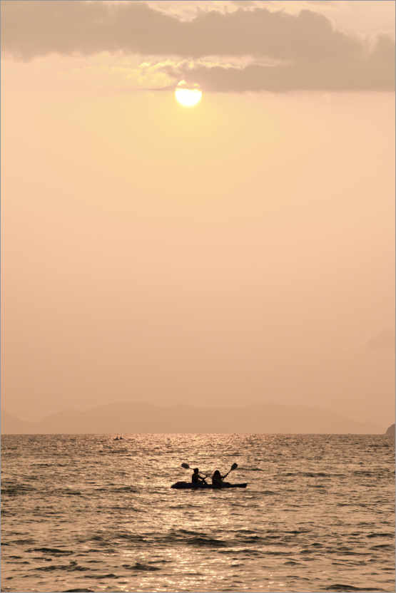 Poster Kajakfahren bei Sonnenuntergang im Ozean