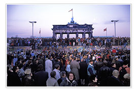 Poster Berliner aus Ost und West feiern die Eröffnung der Grenze an der Berliner Mauer
